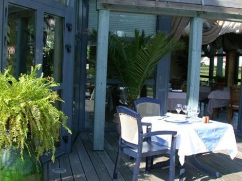 Logis Hotel Les Sapins Le Menil Luaran gambar