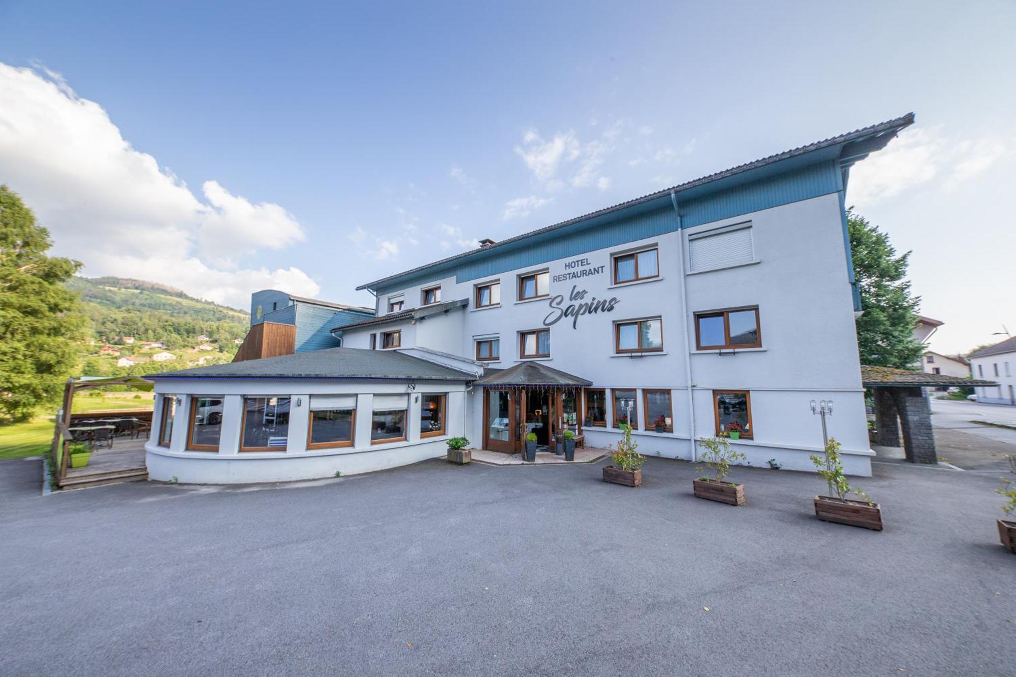 Logis Hotel Les Sapins Le Menil Luaran gambar