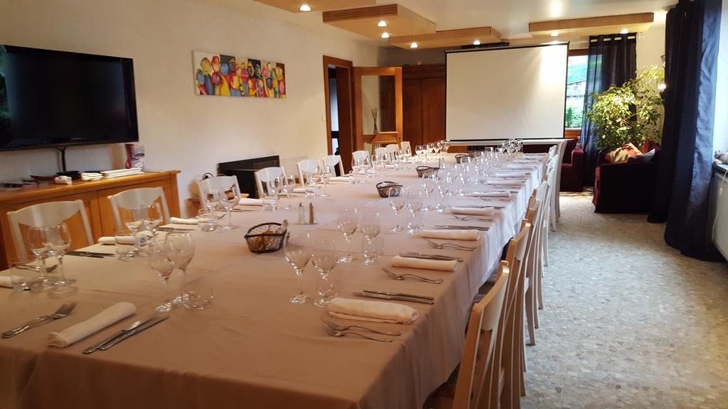 Logis Hotel Les Sapins Le Menil Luaran gambar
