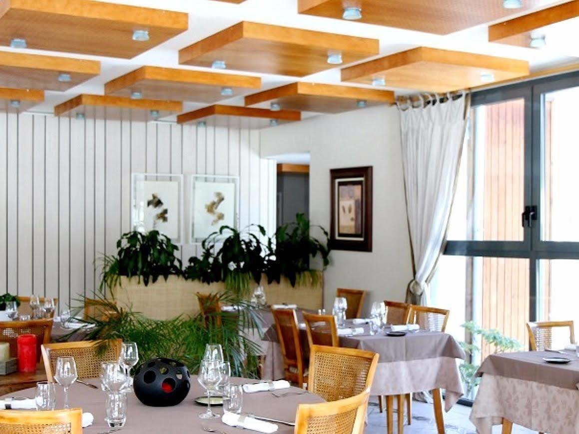 Logis Hotel Les Sapins Le Menil Luaran gambar