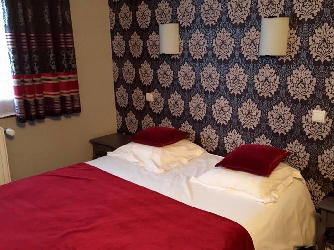 Logis Hotel Les Sapins Le Menil Luaran gambar