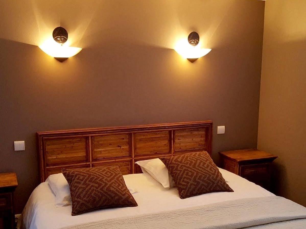 Logis Hotel Les Sapins Le Menil Luaran gambar