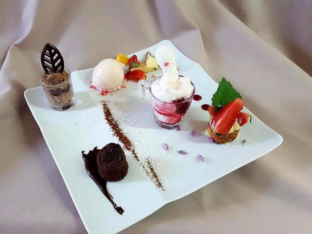 Logis Hotel Les Sapins Le Menil Luaran gambar